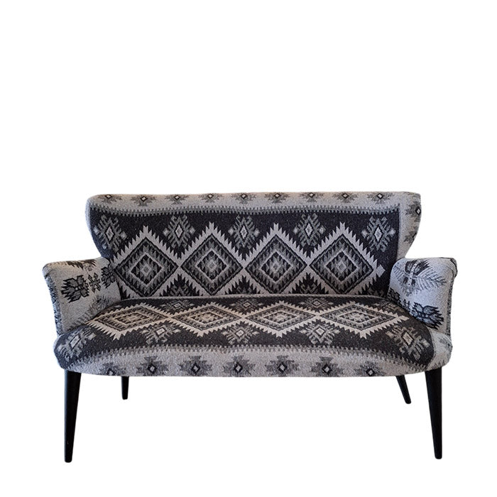 TRADITIONAL RUG DESIGN LOUNGE CHAIR