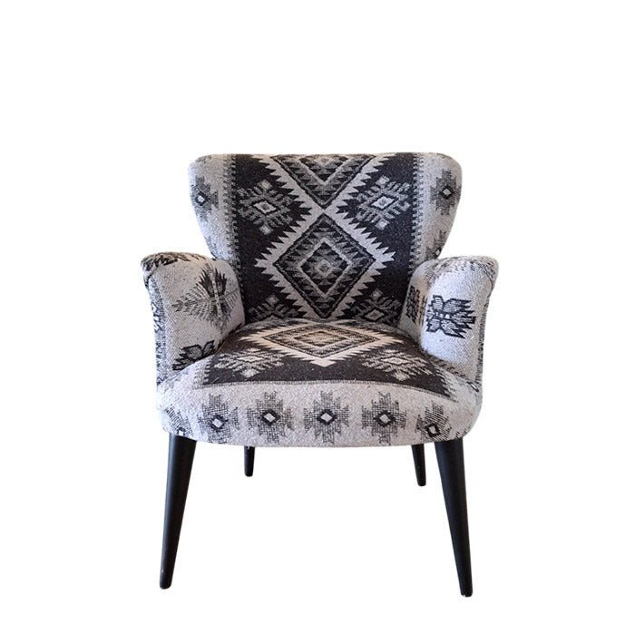 TRADITIONAL RUG DESIGN LOUNGE CHAIR