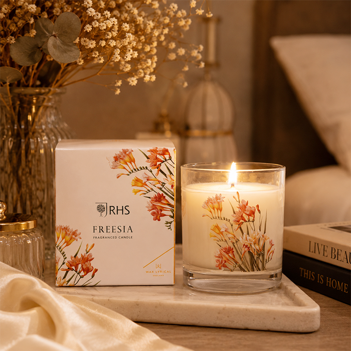 FREESIA FRAGRANCED CANDLE 190 GR